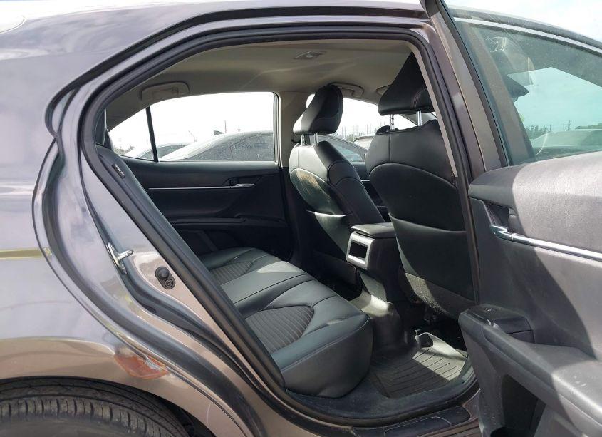 Photo 8 of 2020 Toyota Camry SE (VIN 4T1G11AKXLU505652)