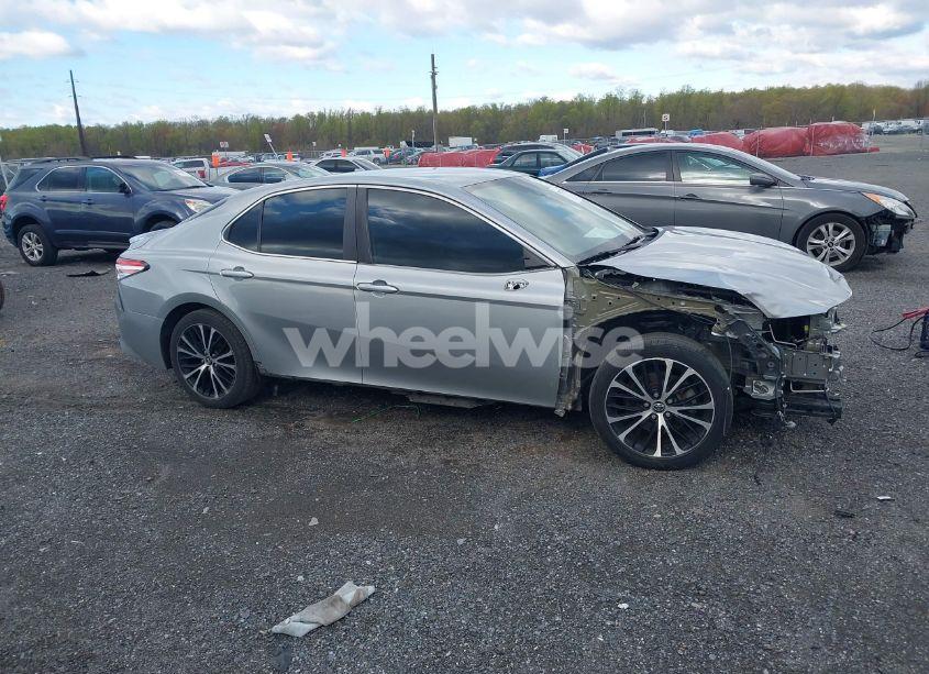 Photo 13 of 2020 Toyota Camry SE (VIN 4T1G11AKXLU865424)