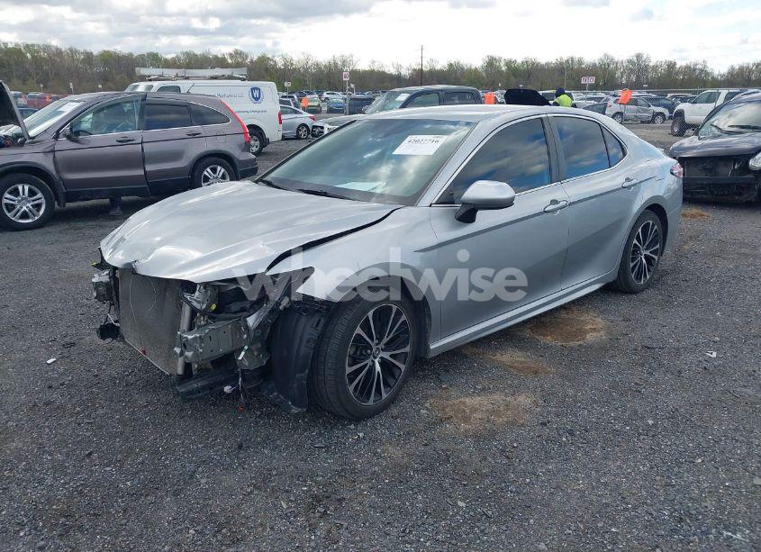 Photo 2 of 2020 Toyota Camry SE (VIN 4T1G11AKXLU865424)