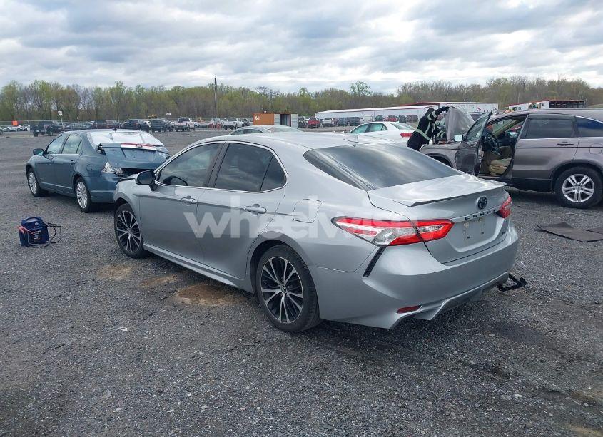 Photo 3 of 2020 Toyota Camry SE (VIN 4T1G11AKXLU865424)