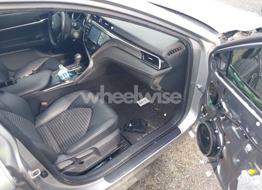 Photo 5 of 2020 Toyota Camry SE (VIN 4T1G11AKXLU865424)