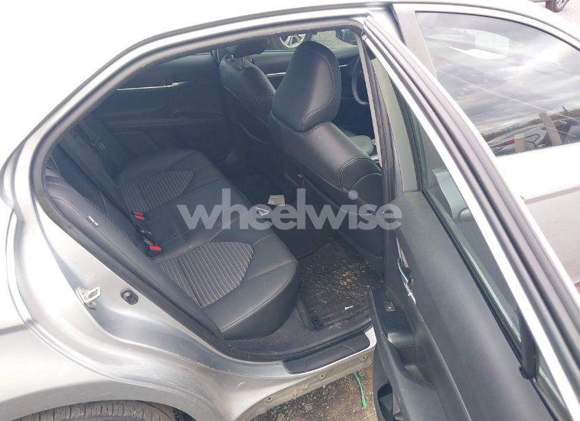 Photo 8 of 2020 Toyota Camry SE (VIN 4T1G11AKXLU865424)