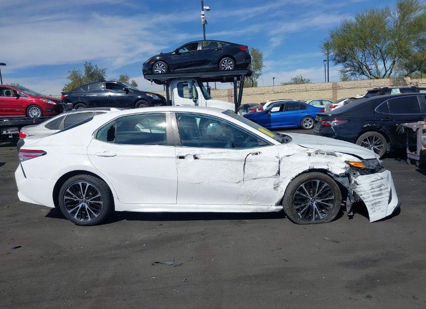 Photo 13 of 2020 Toyota Camry SE (VIN 4T1G11AKXLU866671)