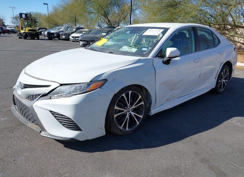 Photo 2 of 2020 Toyota Camry SE (VIN 4T1G11AKXLU866671)
