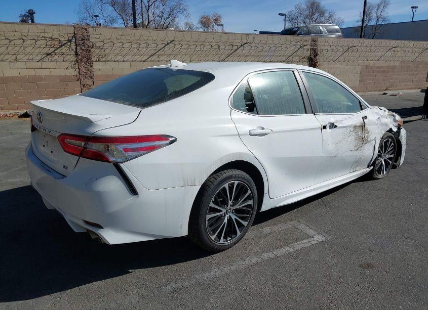 Photo 4 of 2020 Toyota Camry SE (VIN 4T1G11AKXLU866671)