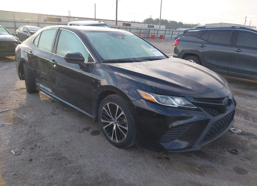 2020 Toyota Camry SE (VIN 4T1G11AKXLU886676) main photo