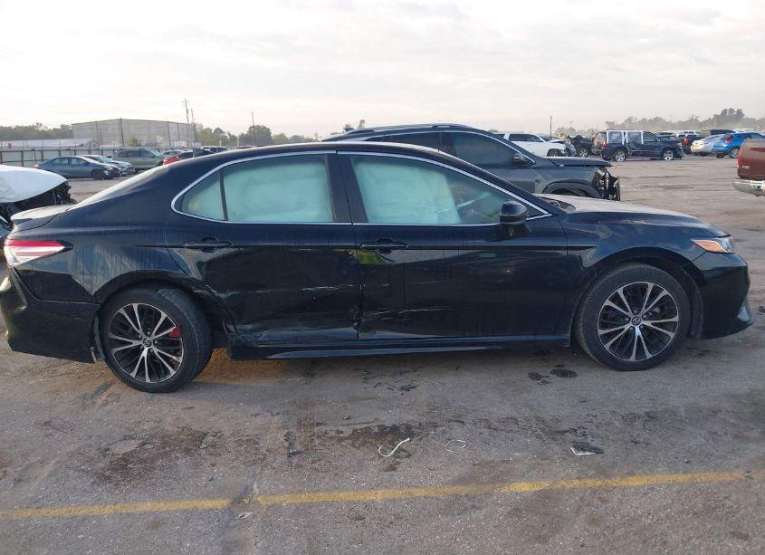 Photo 13 of 2020 Toyota Camry SE (VIN 4T1G11AKXLU886676)