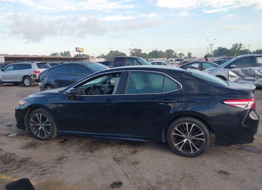 Photo 14 of 2020 Toyota Camry SE (VIN 4T1G11AKXLU886676)