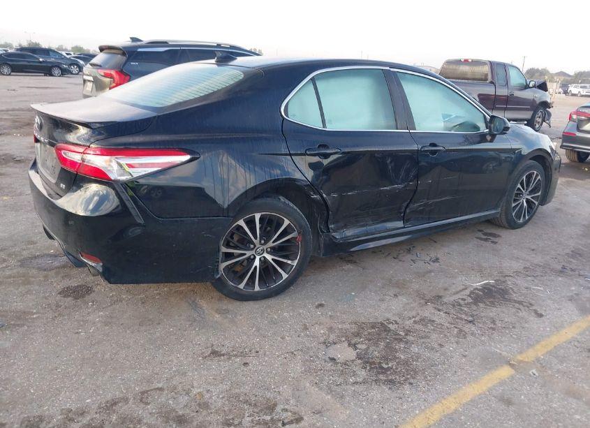 Photo 4 of 2020 Toyota Camry SE (VIN 4T1G11AKXLU886676)