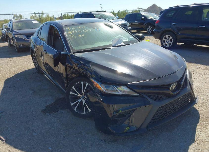 2020 Toyota Camry SE (VIN 4T1G11AKXLU894311) main photo