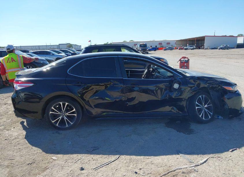 Photo 13 of 2020 Toyota Camry SE (VIN 4T1G11AKXLU894311)