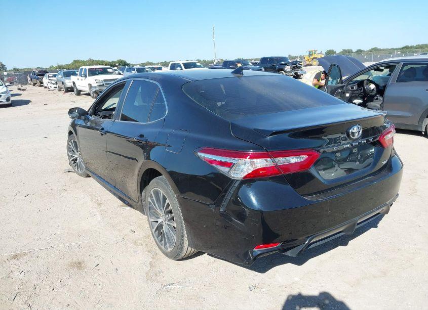 Photo 3 of 2020 Toyota Camry SE (VIN 4T1G11AKXLU894311)