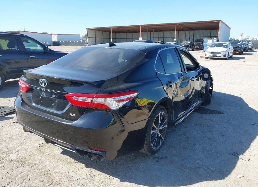 Photo 4 of 2020 Toyota Camry SE (VIN 4T1G11AKXLU894311)