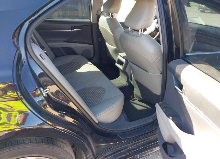 Photo 8 of 2020 Toyota Camry SE (VIN 4T1G11AKXLU894311)