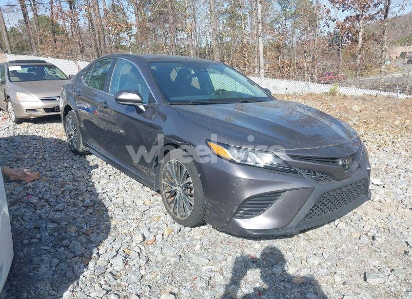 2020 Toyota Camry SE (VIN 4T1G11AKXLU915593) main photo