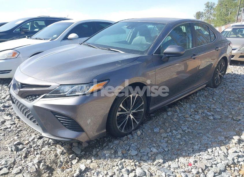 Photo 2 of 2020 Toyota Camry SE (VIN 4T1G11AKXLU915593)