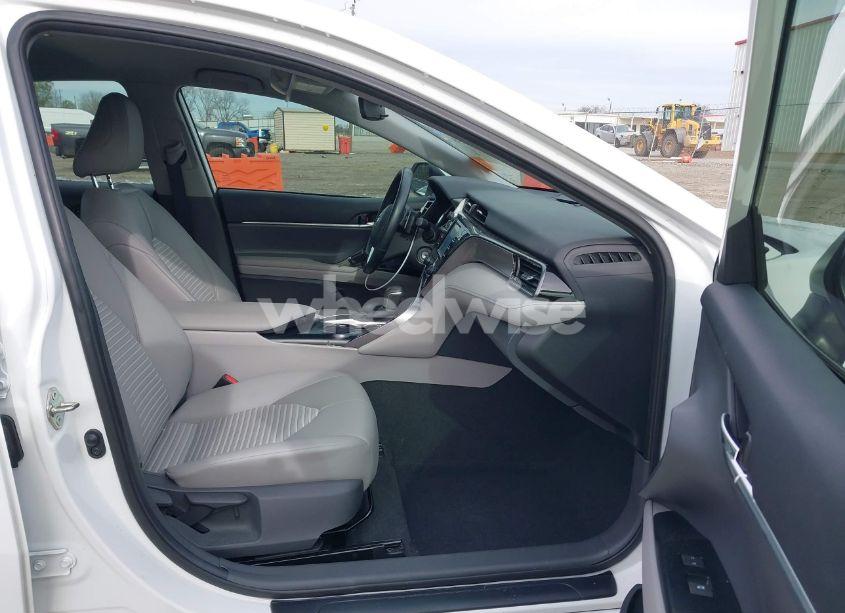 Photo 5 of 2020 Toyota Camry SE (VIN 4T1G11AKXLU920633)