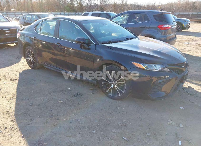 2020 Toyota Camry SE (VIN 4T1G11AKXLU948027) main photo