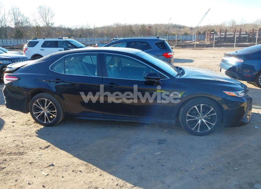 Photo 13 of 2020 Toyota Camry SE (VIN 4T1G11AKXLU948027)