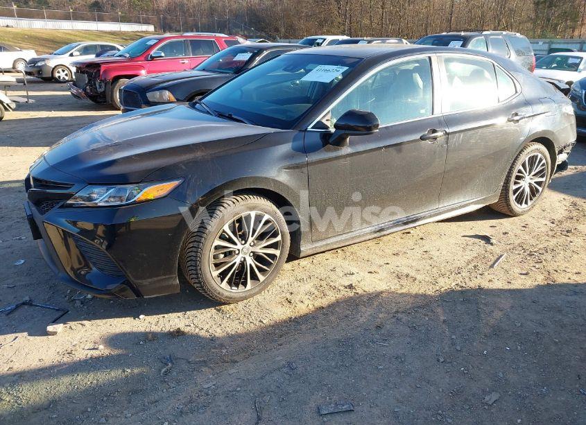 Photo 2 of 2020 Toyota Camry SE (VIN 4T1G11AKXLU948027)