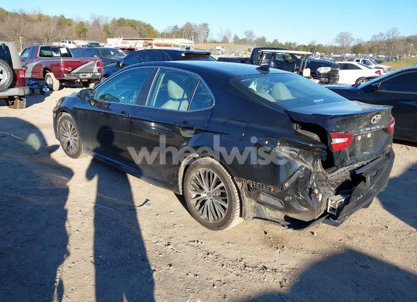 Photo 3 of 2020 Toyota Camry SE (VIN 4T1G11AKXLU948027)