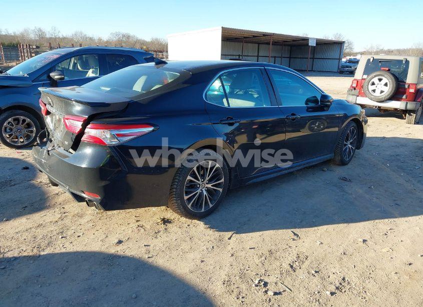 Photo 4 of 2020 Toyota Camry SE (VIN 4T1G11AKXLU948027)