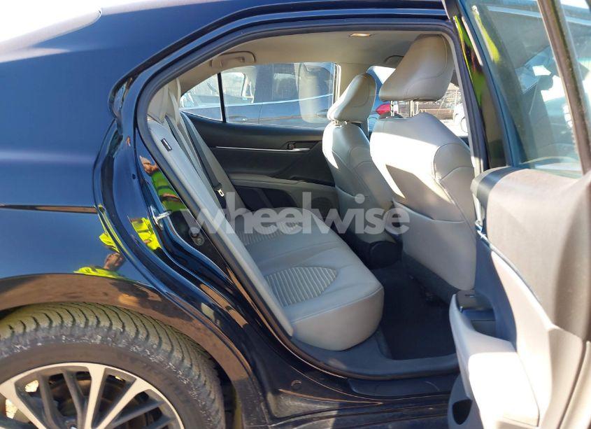 Photo 8 of 2020 Toyota Camry SE (VIN 4T1G11AKXLU948027)