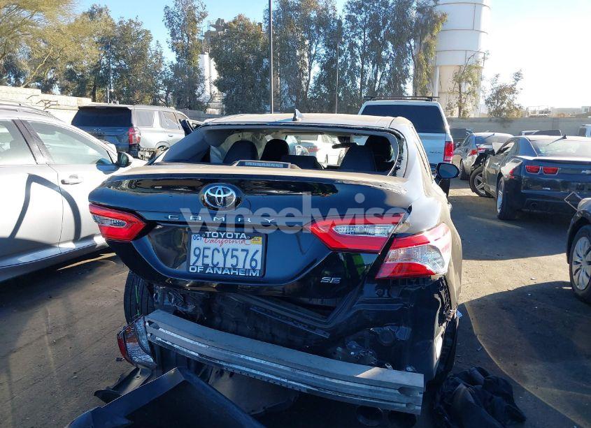 Photo 17 of 2020 Toyota Camry SE (VIN 4T1G11AKXLU982050)