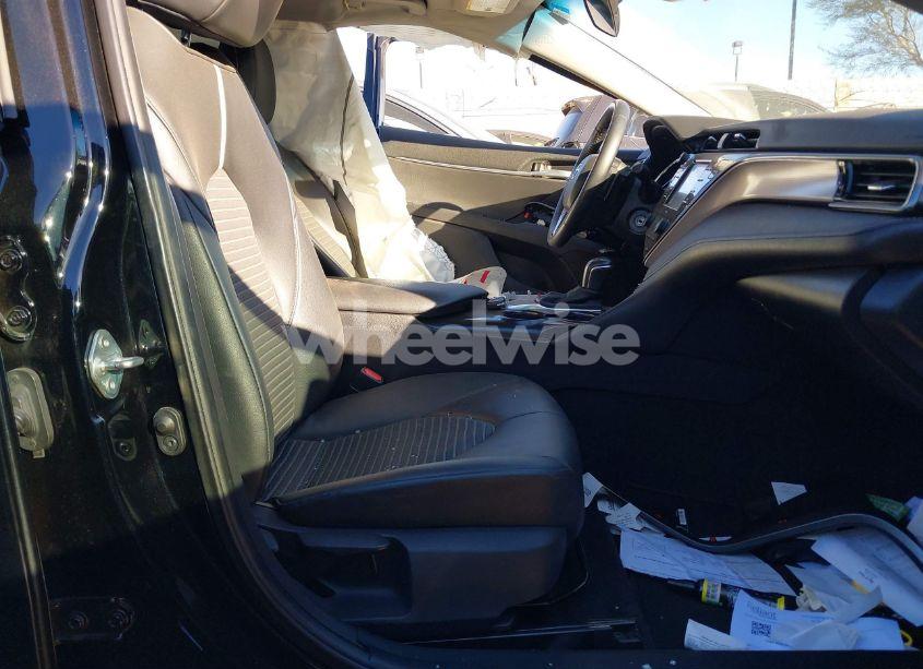 Photo 5 of 2020 Toyota Camry SE (VIN 4T1G11AKXLU982050)