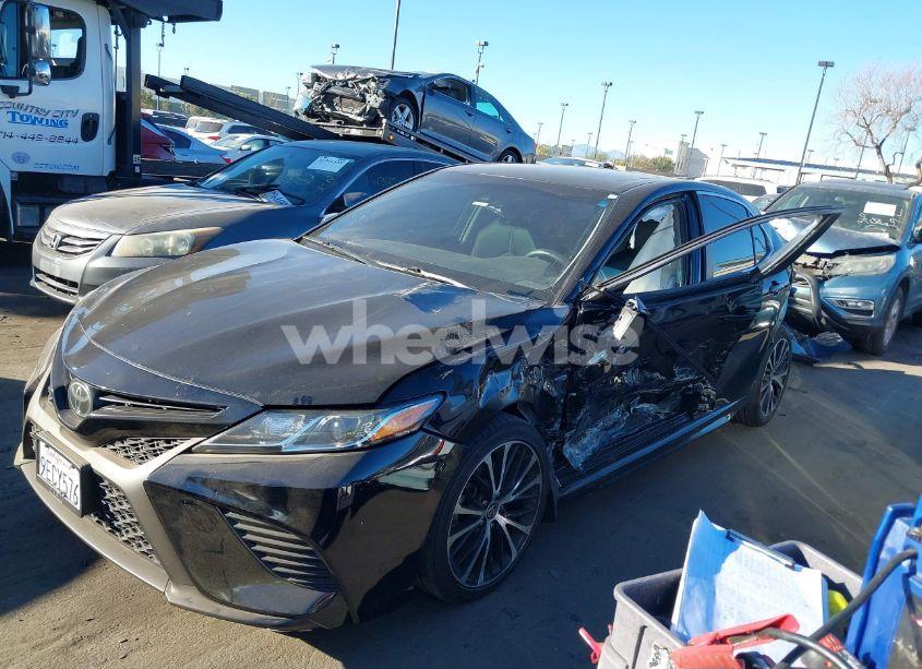 Photo 6 of 2020 Toyota Camry SE (VIN 4T1G11AKXLU982050)