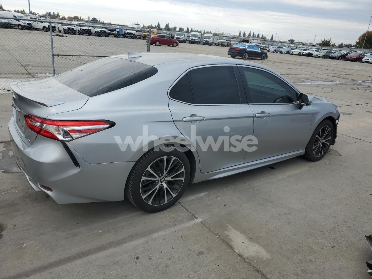 Photo 3 of 2020 TOYOTA CAMRY SE (VIN 4T1G11AKXLU987653)