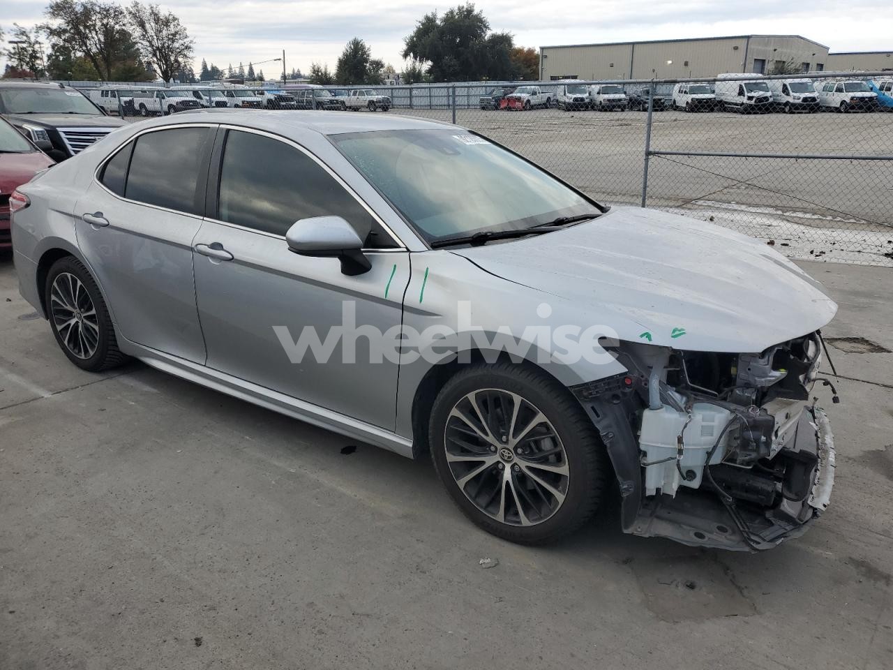 Photo 4 of 2020 TOYOTA CAMRY SE (VIN 4T1G11AKXLU987653)