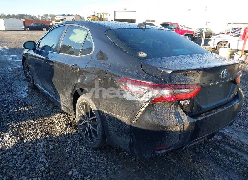 Photo 3 of 2021 Toyota Camry SE (VIN 4T1G11AKXMU404242)