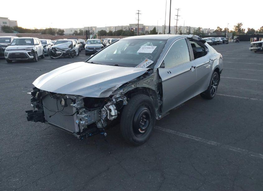 Photo 2 of 2021 Toyota Camry SE (VIN 4T1G11AKXMU425270)