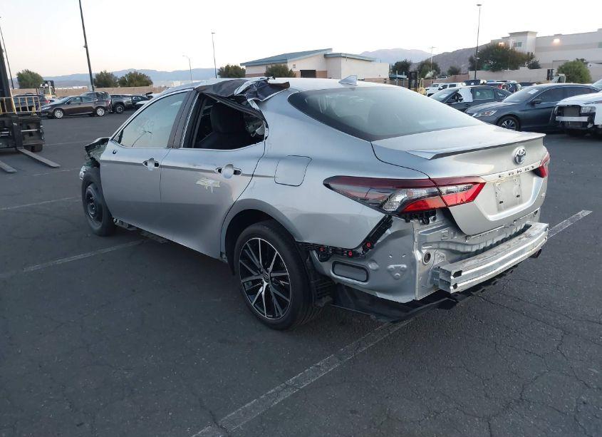 Photo 3 of 2021 Toyota Camry SE (VIN 4T1G11AKXMU425270)