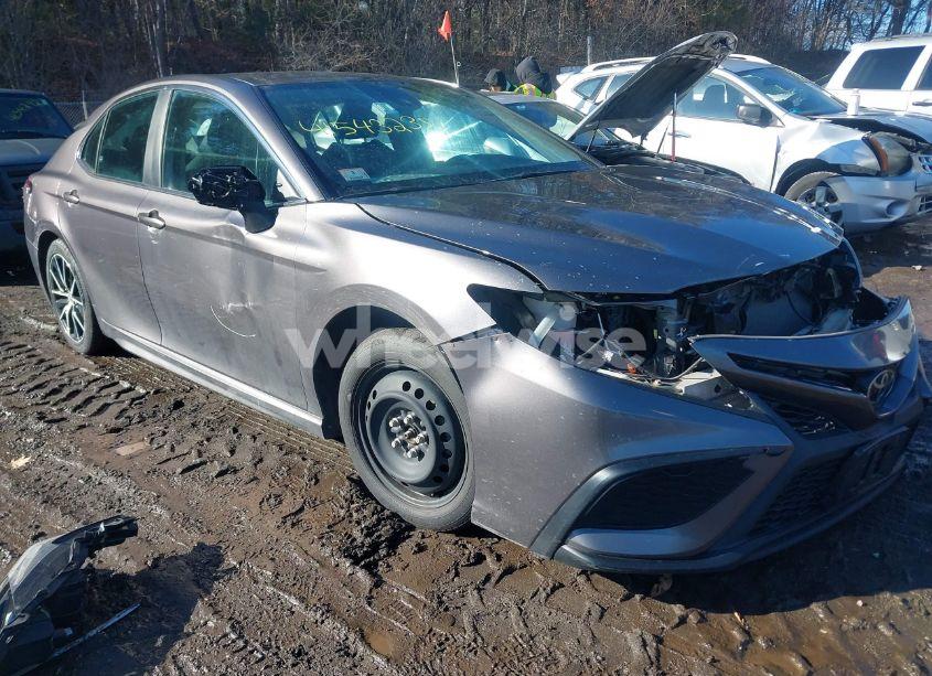 2021 Toyota Camry SE (VIN 4T1G11AKXMU429447) main photo