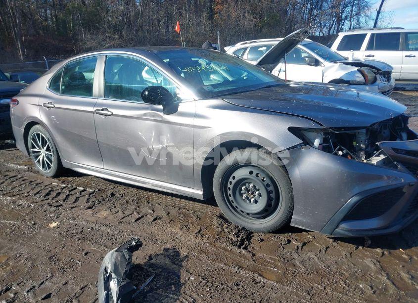Photo 14 of 2021 Toyota Camry SE (VIN 4T1G11AKXMU429447)