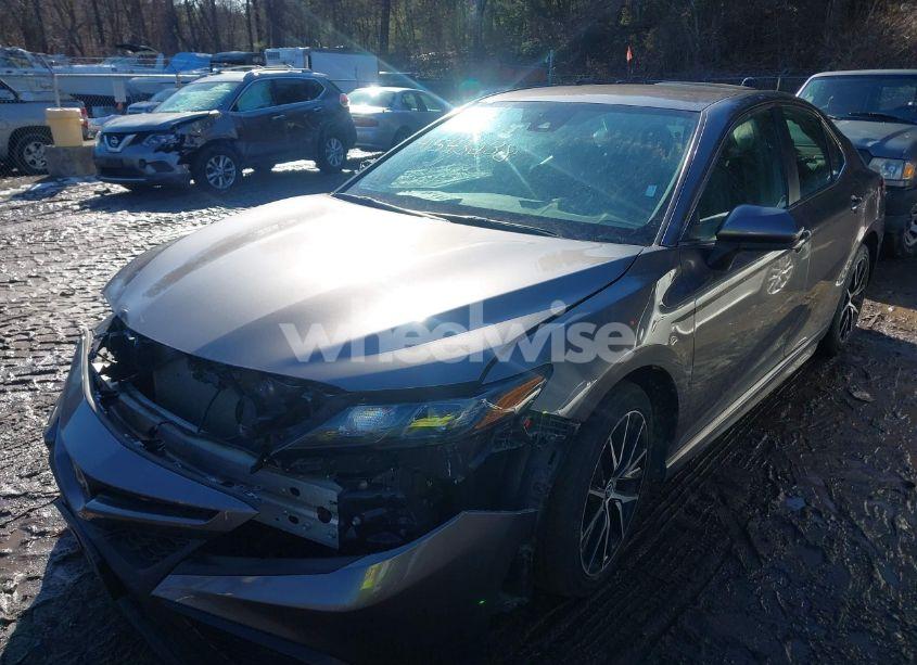 Photo 2 of 2021 Toyota Camry SE (VIN 4T1G11AKXMU429447)