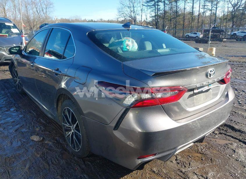 Photo 3 of 2021 Toyota Camry SE (VIN 4T1G11AKXMU429447)