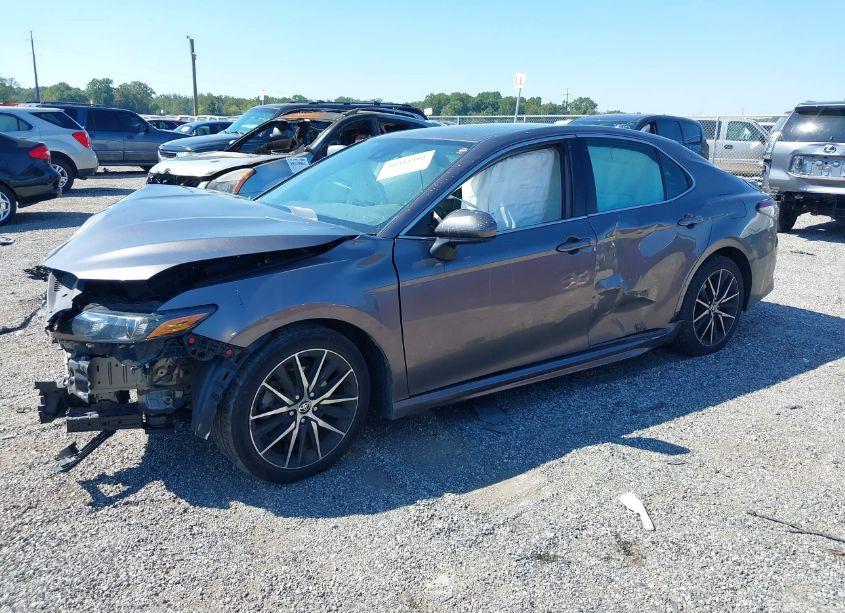 Photo 2 of 2021 Toyota Camry SE (VIN 4T1G11AKXMU437838)