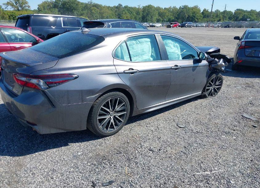 Photo 4 of 2021 Toyota Camry SE (VIN 4T1G11AKXMU437838)