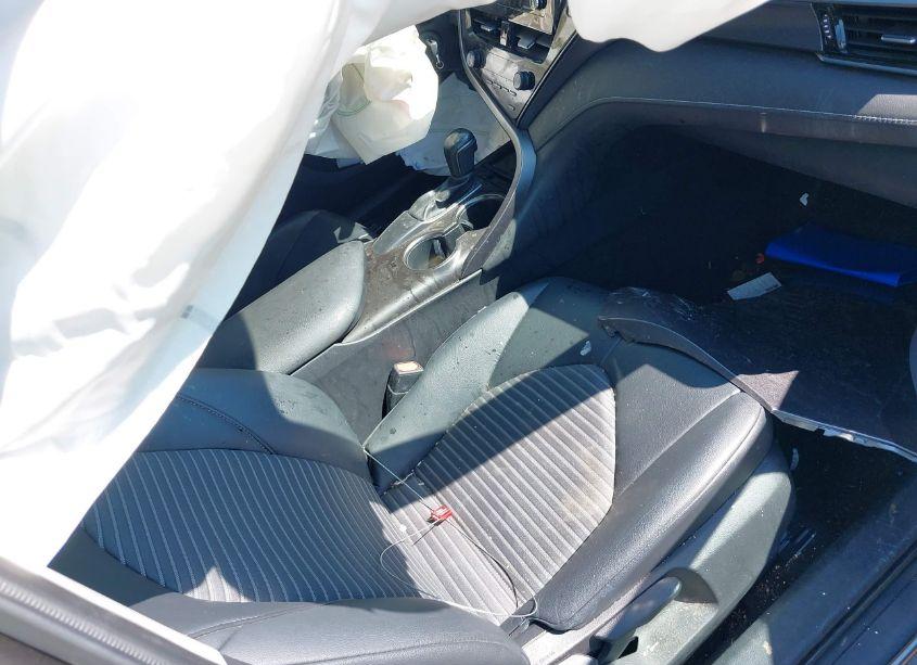 Photo 5 of 2021 Toyota Camry SE (VIN 4T1G11AKXMU437838)