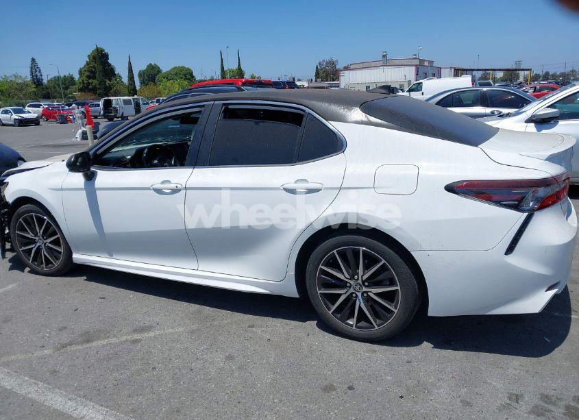Photo 14 of 2021 Toyota Camry SE (VIN 4T1G11AKXMU439640)