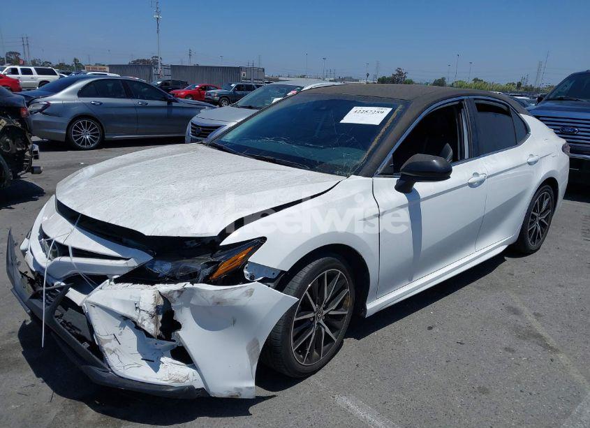 Photo 2 of 2021 Toyota Camry SE (VIN 4T1G11AKXMU439640)