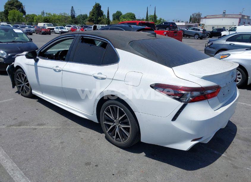 Photo 3 of 2021 Toyota Camry SE (VIN 4T1G11AKXMU439640)