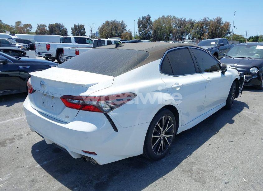Photo 4 of 2021 Toyota Camry SE (VIN 4T1G11AKXMU439640)