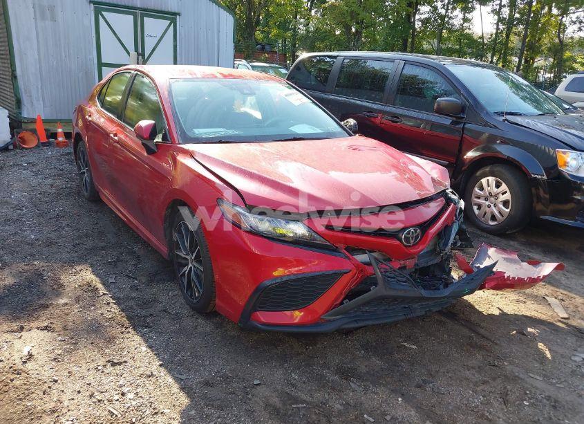 2021 Toyota Camry SE (VIN 4T1G11AKXMU442540) main photo