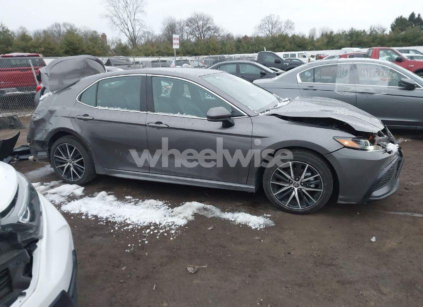 Photo 14 of 2021 Toyota Camry SE (VIN 4T1G11AKXMU450041)