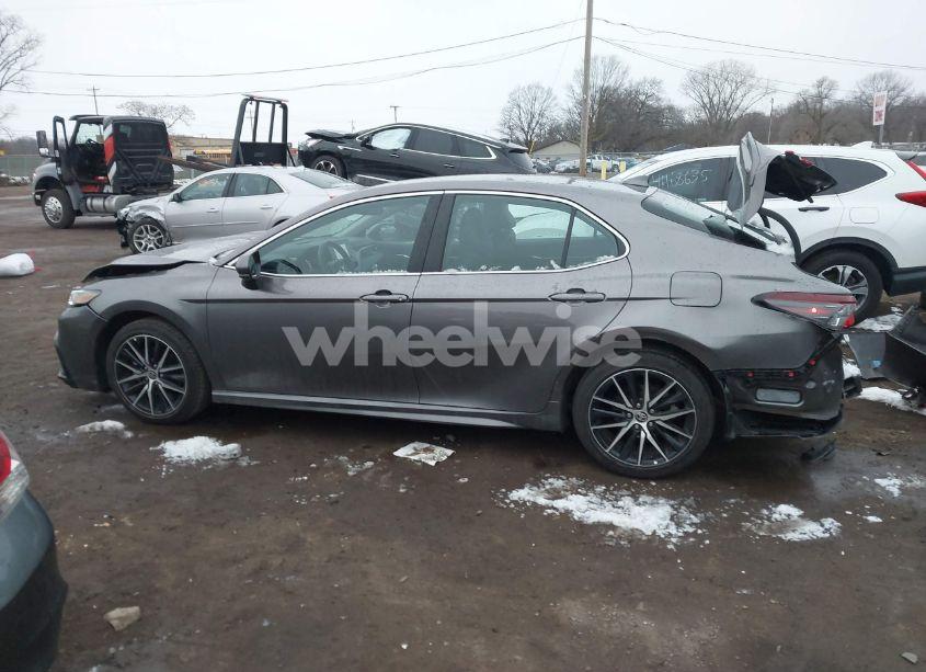 Photo 15 of 2021 Toyota Camry SE (VIN 4T1G11AKXMU450041)