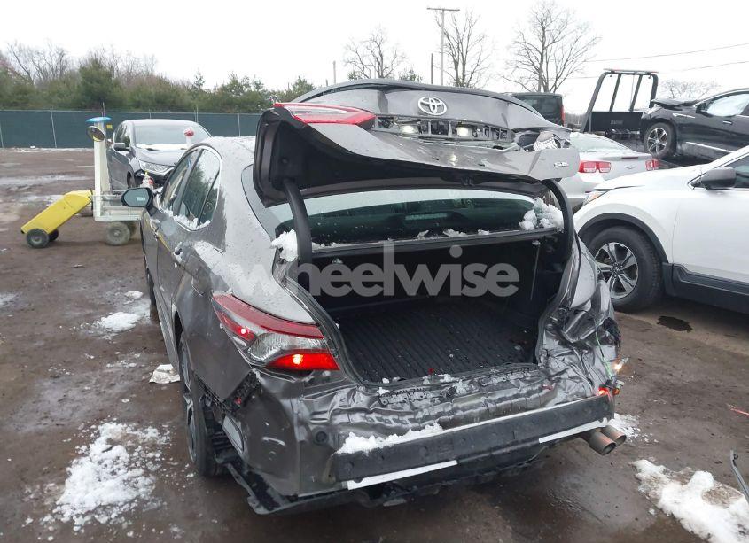 Photo 3 of 2021 Toyota Camry SE (VIN 4T1G11AKXMU450041)